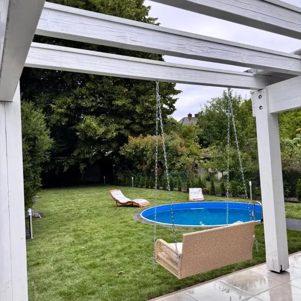 Four Rooms Residence 6 Gäste, kein Feiern oder Partys，位于居特斯洛的酒店