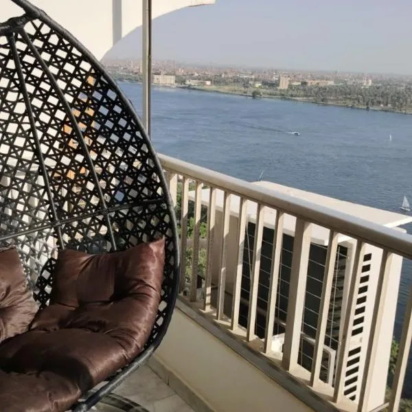 apartment cornish el nile 250 m floor 14，位于开罗的酒店