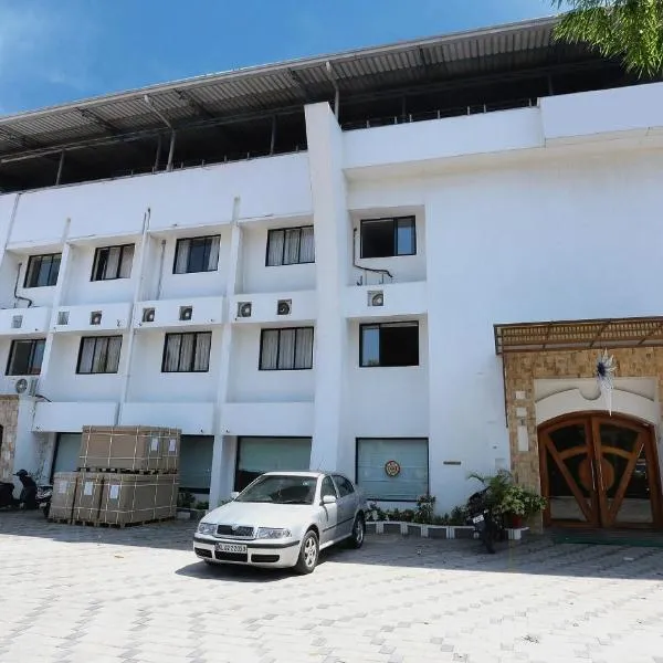 Super Townhouse Dona Castle，位于奎隆的酒店