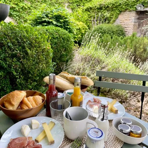 Chambre d'hôtes - Suite familiale accès privatif，位于Sacquenay的酒店