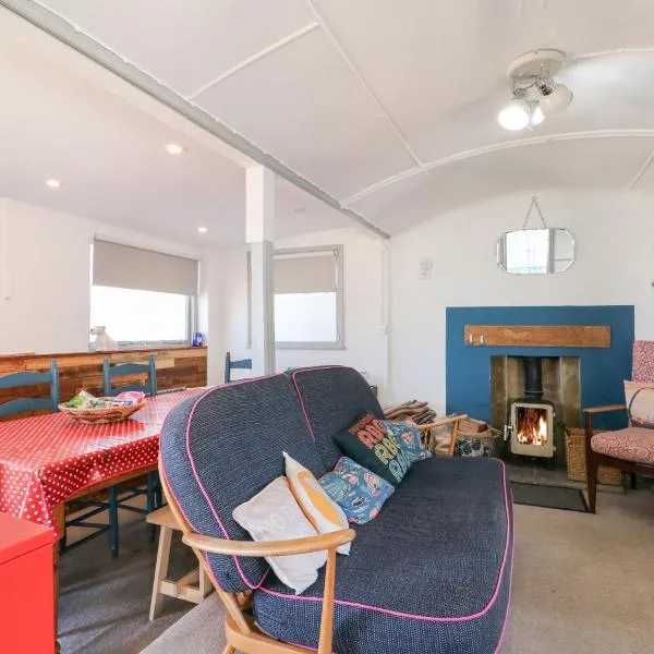 Harbour Road Quirky Beach Railway Carriages，位于博格诺里吉斯的酒店