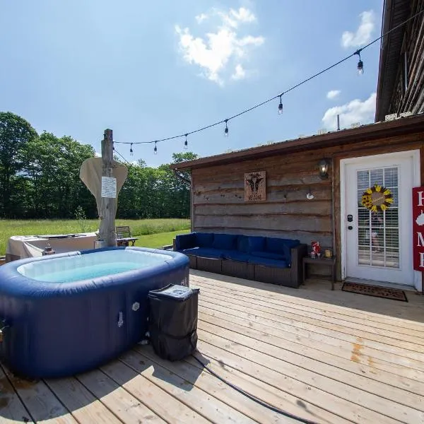 Smiths In-law suite! Pet friendly, hot tub!，位于Valley Head的酒店