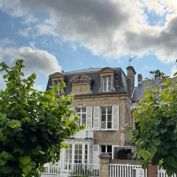 La Villa Graziella，位于阿罗芒什莱班的酒店