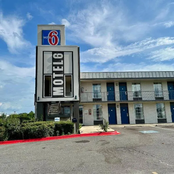 西门罗6号汽车旅馆，位于西门罗的酒店