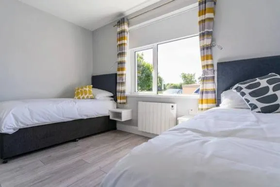 Tramore Golf Club - Twin Suite - Restaurant & Bar onsite，位于特拉莫尔的酒店