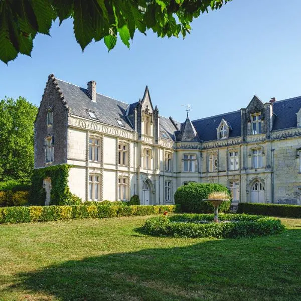 Château avec vue imprenable sur la Loire - chambres au Calme et nature，位于舍内赫特勒斯图弗的酒店