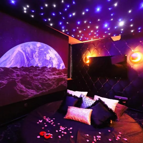 L Escapade Love Room，位于拉昂的酒店