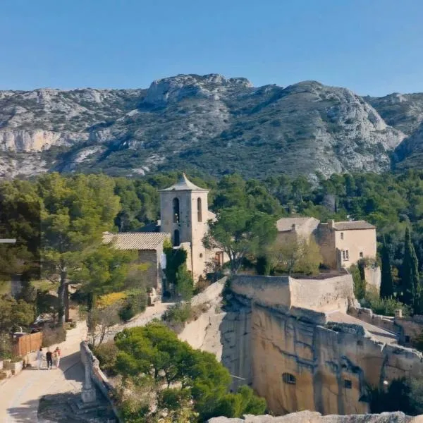Une parenthèse en luberon, jacuzzi，位于Les Taillades的酒店