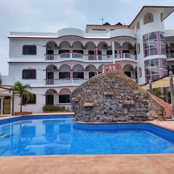Hotel Real del Quijote a sólo 50 metros de la playa，位于特科卢特拉的酒店