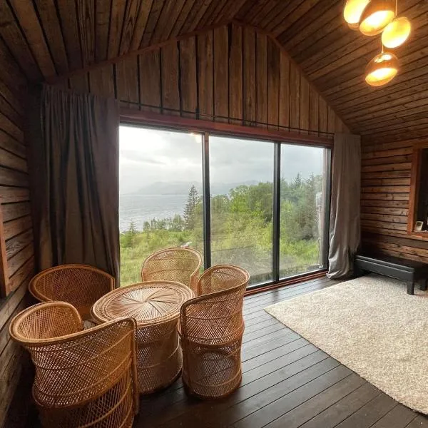 Forest Hideaway With Scenic View，位于Fiskå的酒店