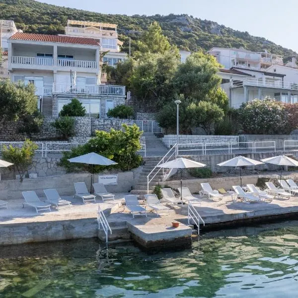 Villa Azzurro with Private Beach，位于内乌姆的酒店