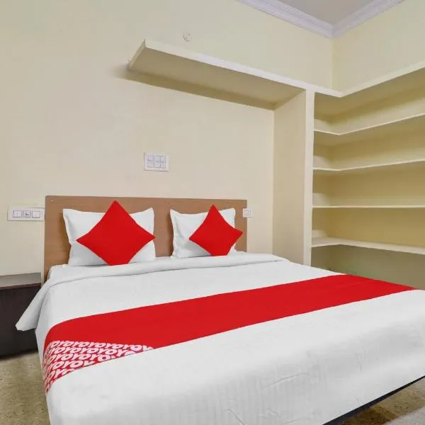 Hotel O RBS Square Langer Houz，位于Haidar Sāhibgūda的酒店