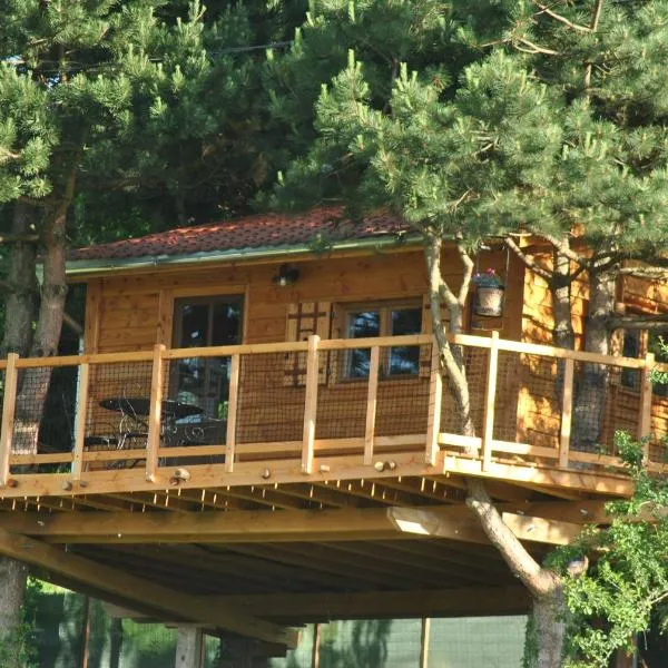 艾图纳尔贝沏山林小屋，位于Thurins的酒店