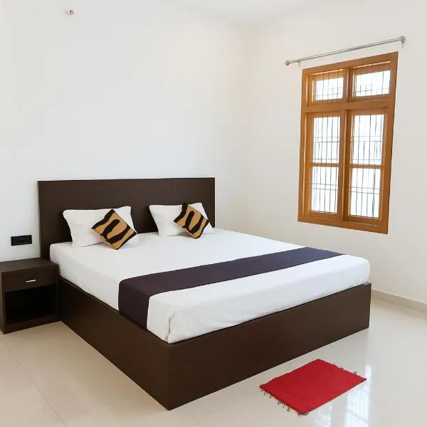 AYODHYA HOTEL APRANA PALACE - BEST BUDGET ROOMS - #WI-FI #FULLY AIR CONDITIONING #PARKING - 900 Meters From RAM MANDIR - #Best Selling Hotel In Ayodhya，位于Ayodhya的酒店
