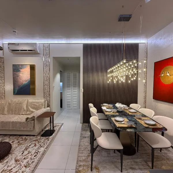 Luxury 2BR Condo Retreat Near Airports MOA Okada，位于马尼拉的酒店