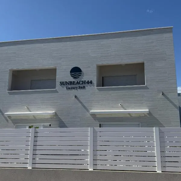 SunBeach 44 - Luxury B&B,位于梅利托迪波尔托萨尔沃的酒店