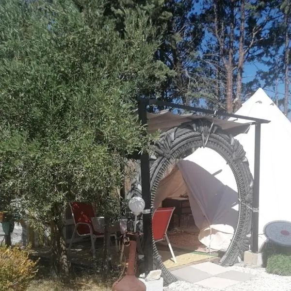 NUIT DANS LA PORTE DES ETOILES glamping en luberon，位于罗宾鲁伯龙的酒店