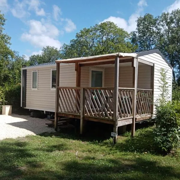 camping ile aux loisirs，位于Le Mung的酒店