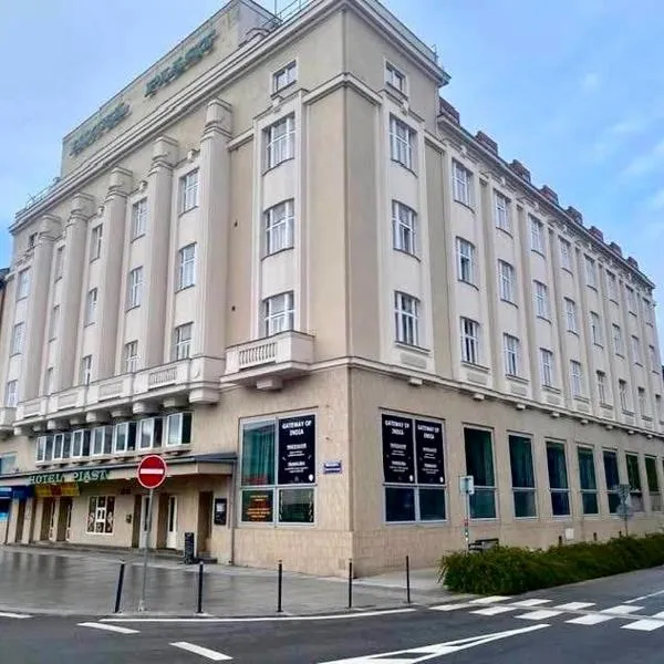 Hotel Piast，位于捷克捷欣的酒店