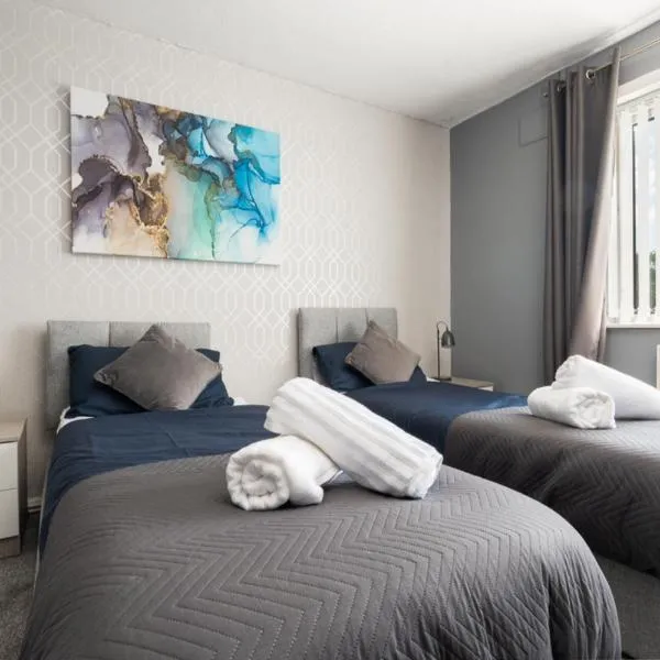 Group Stay Sleeps 8 Speke，位于Hale的酒店