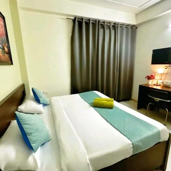 HOTEL O THE VIRAAT，位于Indirapuram的酒店