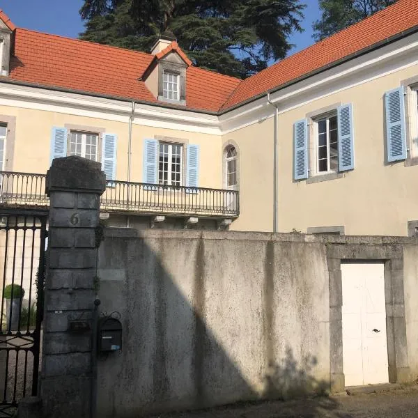 Chambre - Maison de Maître du XVIIè，位于Saint-Pé-de-Bigorre的酒店