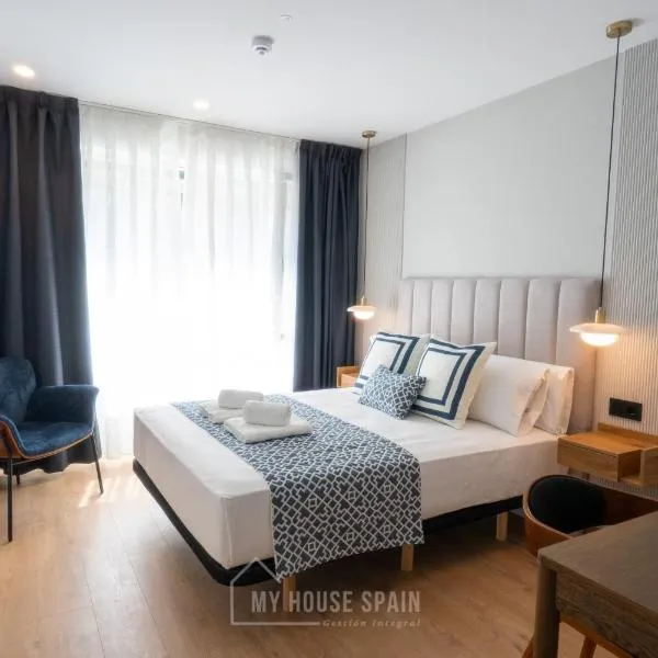 Hotel Central by MyHouseSpain，位于希洪的酒店