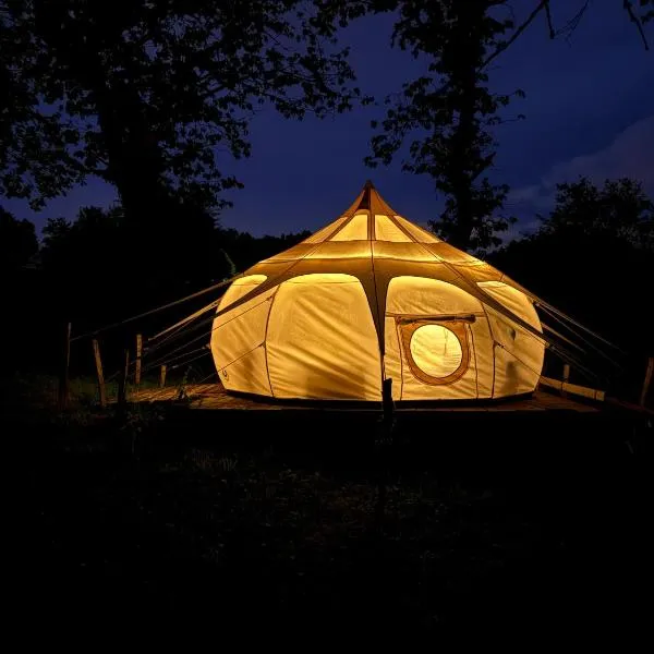 Nuit astrale en pleine nature，位于Solignac的酒店