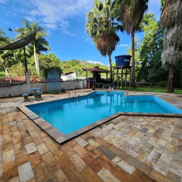 Chalé do Riacho Penedo，位于伊塔蒂亚亚的酒店