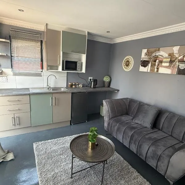 Imbewu Lifestyle Estate - Golden Leaf，位于克鲁格斯多普的酒店