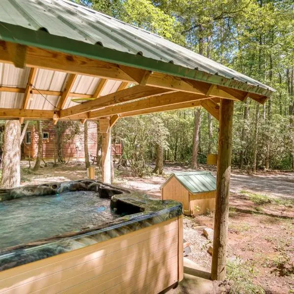 Helen Area Rustic Retreat ~ 5 Miles to Main Street，位于索蒂纳科奇的酒店