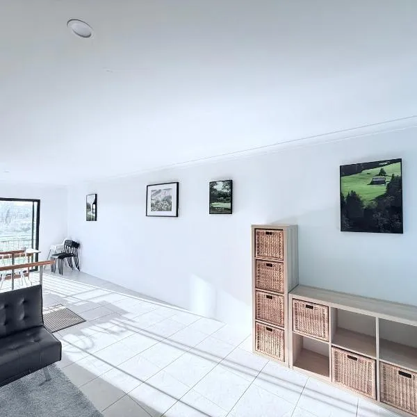 City Explorer Base 3BR&2 Floors&Walk to Mall & Airport Transit，位于珀斯的酒店