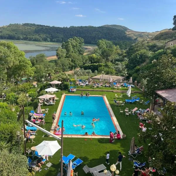 Riviera Hotel，位于恩纳的酒店