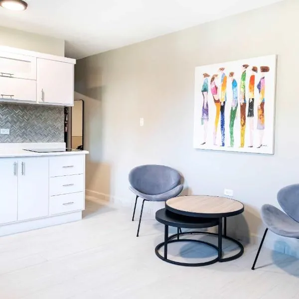 AQUA Villas Del Mar Apt 8 - 1BR Sun, Fun & Dining by the Shore，位于多拉多的酒店