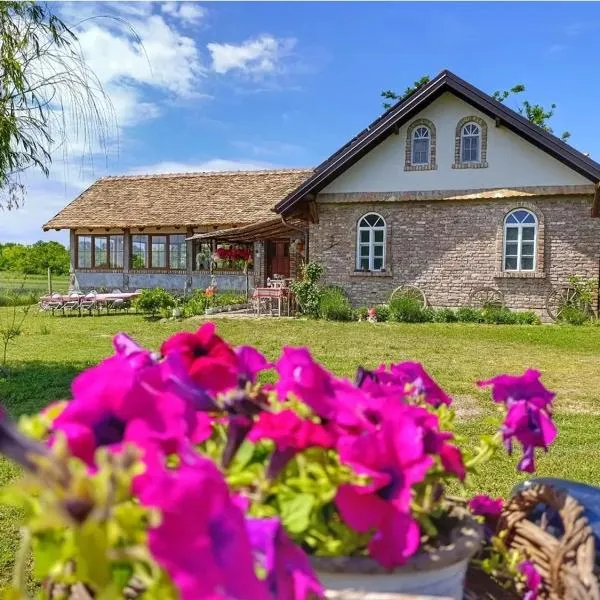 Tetrebov salas in the peaceful fields，位于Futog的酒店