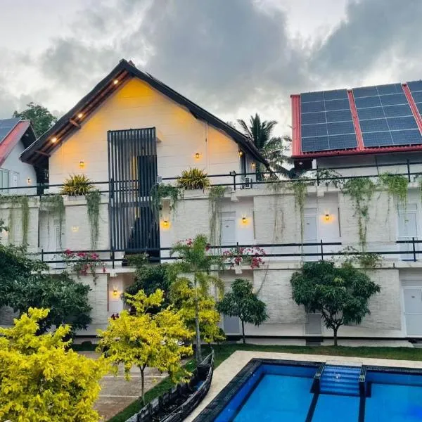 Royal Crown Residency Hotel，位于Talawatugoda的酒店