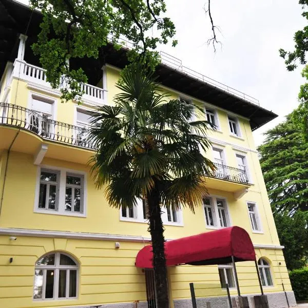 Hotel Villa Laurel，位于Lovranska Draga的酒店