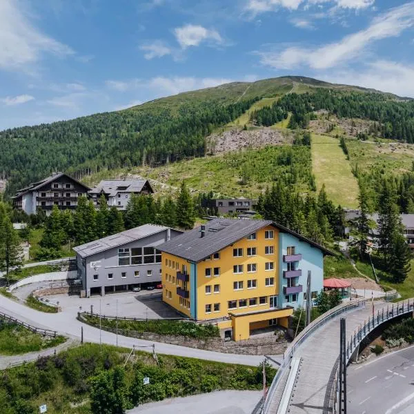 Basekamp Mountain Budget Hotel，位于卡奇山口的酒店