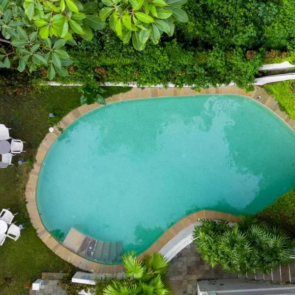 The Island Sanctuary Rock Pool Villa，位于Chorao的酒店