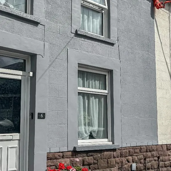 Rhona's Cottage，位于阿伯加文尼的酒店