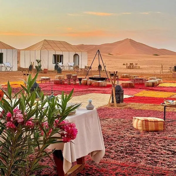 Sunlight Luxury Desert Camp，位于梅尔祖卡的酒店