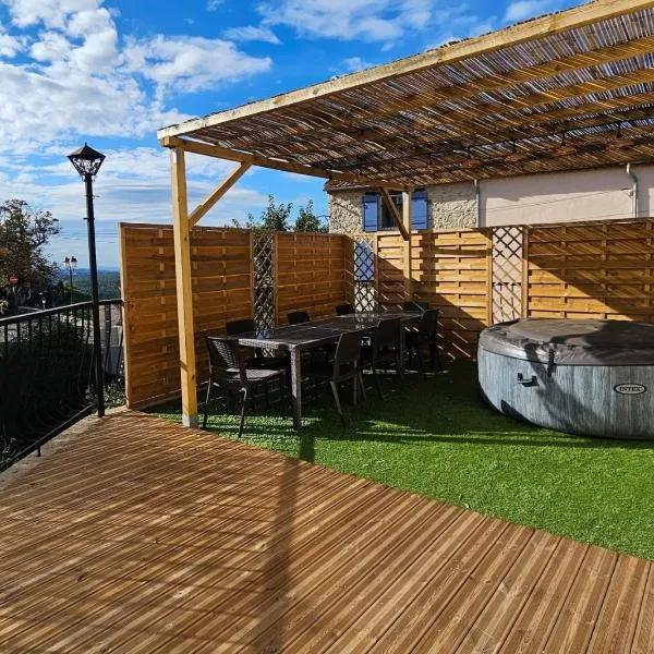 Appartement et son jacuzzi，位于锡亚涅河畔圣塞宰尔的酒店