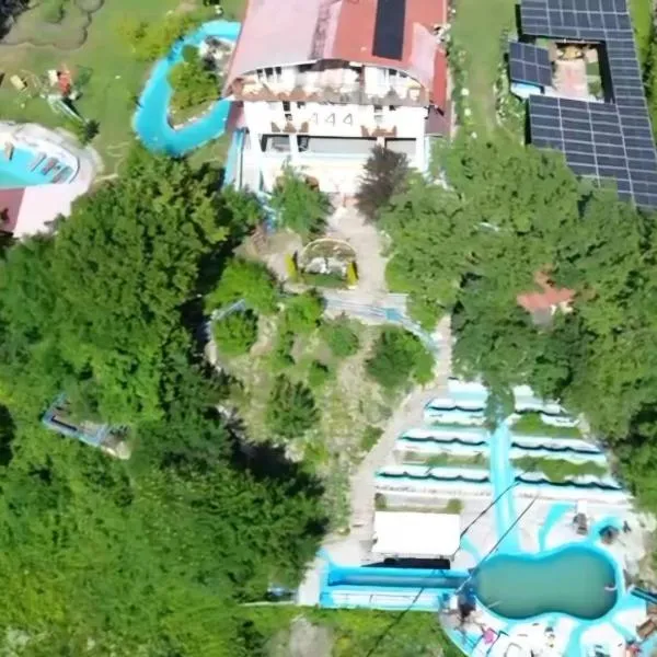 444 guest house chinti，位于Zhinvali的酒店