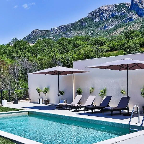 Orange Tree Pool Villas - Sea View and Private Pool，位于勒泽维奇的酒店