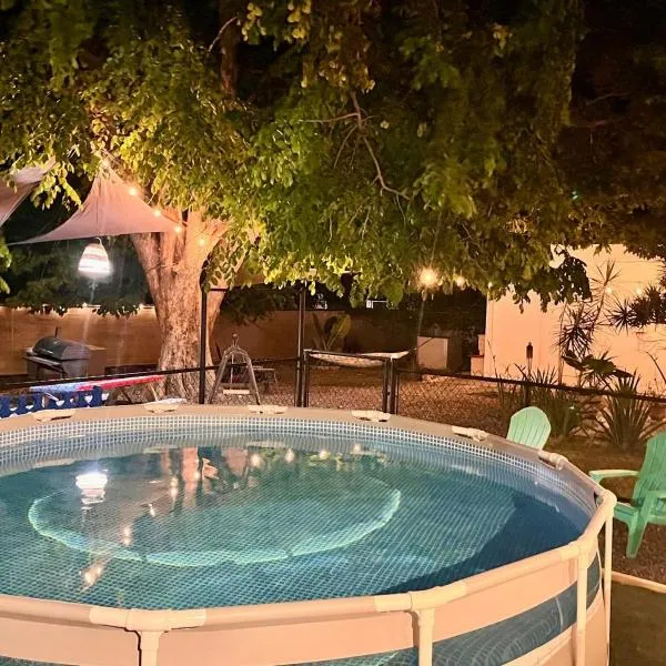 Casa Lula Beach Retreat - Fenced backyard，位于阿雷西博的酒店