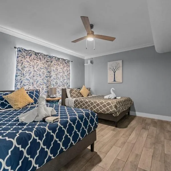 Stylish 2BR Saltwater Pool，位于休斯顿的酒店