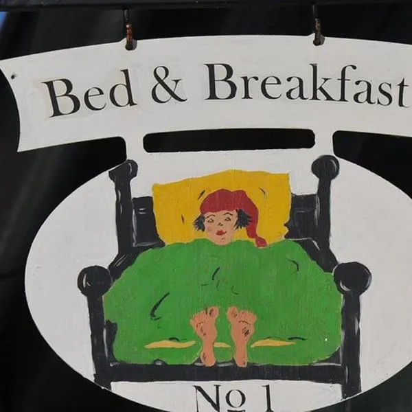 Bed and Breakfast Bergzeit - Die Älplersuit mit eigener Terrasse，位于Linthal的酒店