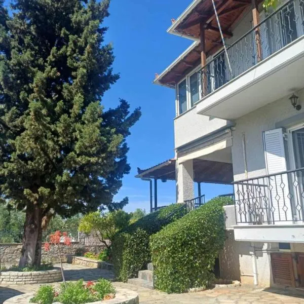 Yiannis & Ria's Farm，位于卡拉马塔的酒店