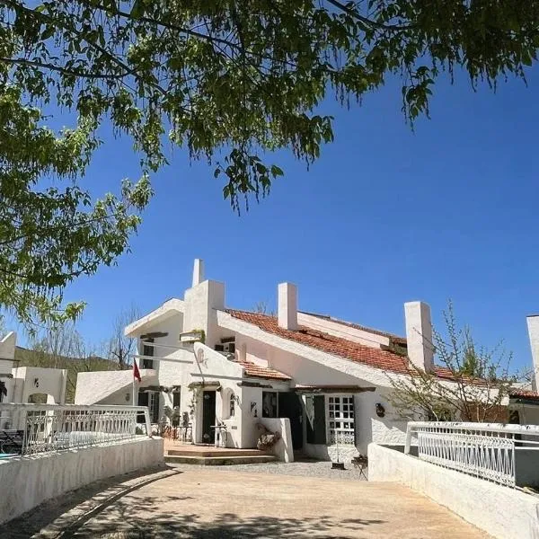Le Gîte Dayet Aoua，位于Aït Meziane的酒店