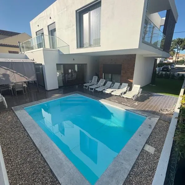Aroeira Beach Home，位于阿尔马达的酒店